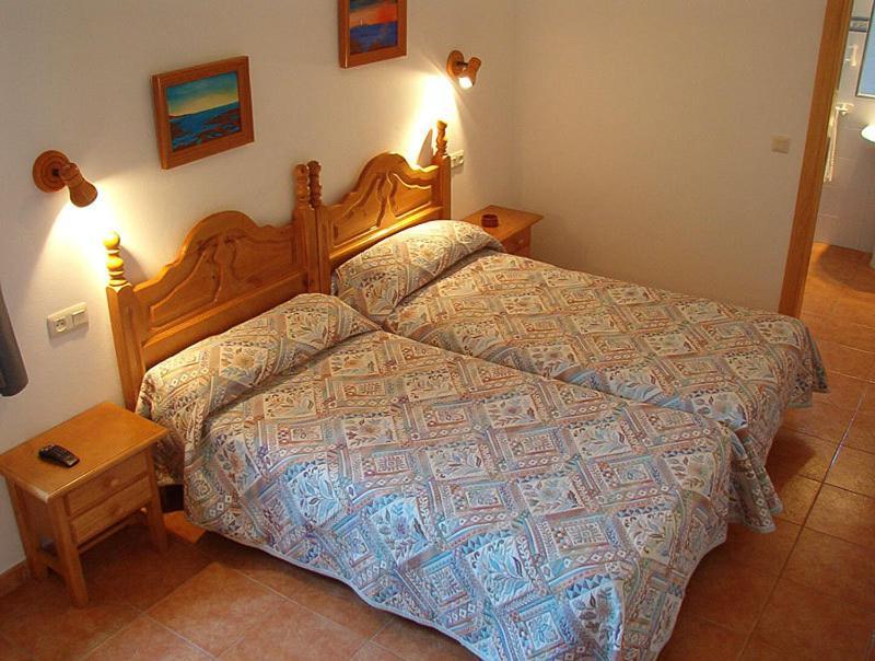 Hostal Las Acacias لوس كانيوس دي ميكا الغرفة الصورة